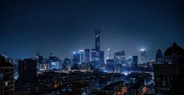 The main difference between a city and a town is in their size, population, infrastructure, and administrative status. Cities are usually bigger, have more people, and have better transportation, schools, and hospitals. On the other hand, towns are smaller and have less to offer than cities.